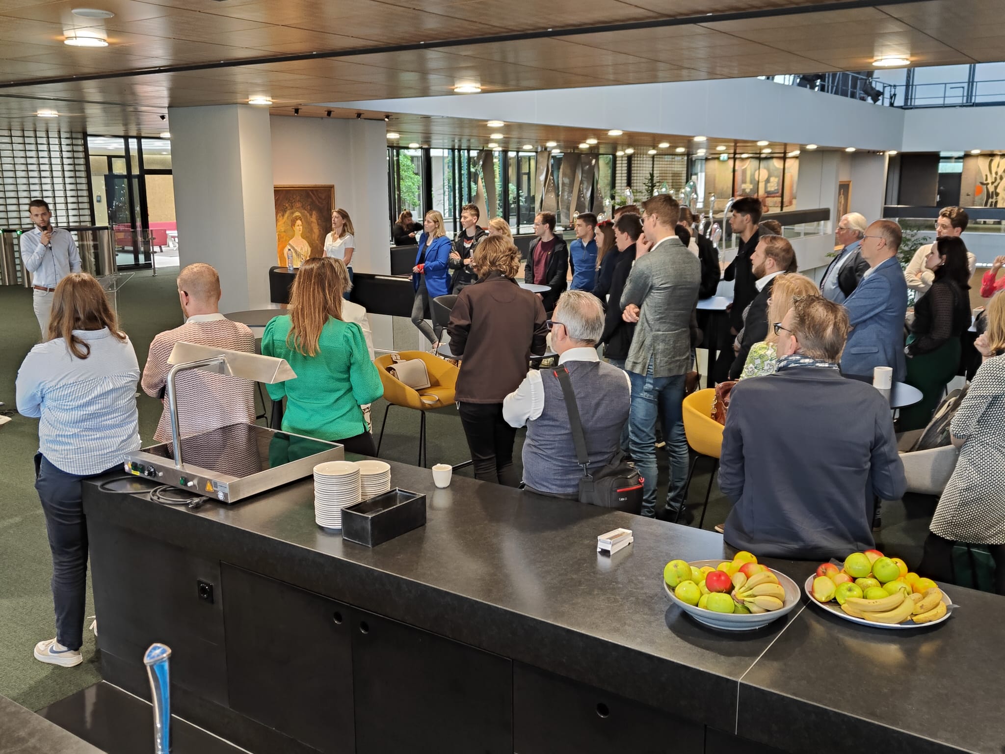 Aanbieden handreiking Aanbieden handreiking